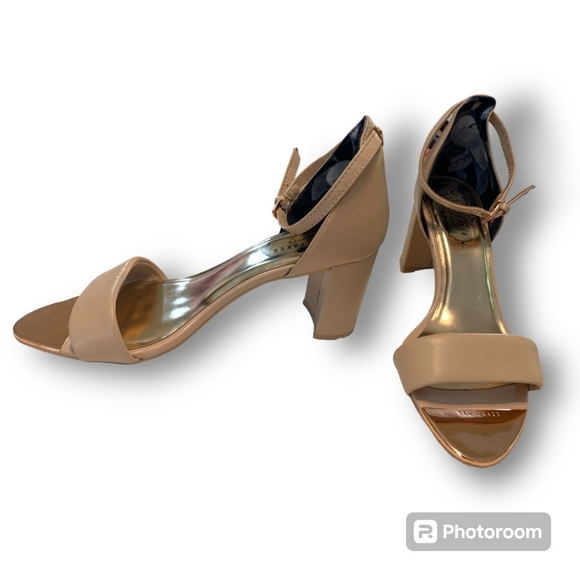 NWOB Ted Baker Sheah Sandal in Nude / Rose Gold, size 8.5 US - Picture 4 of 16